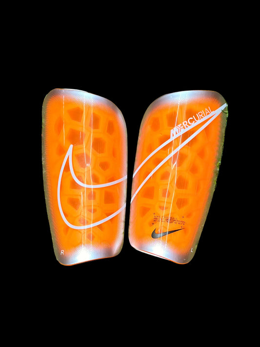 Canilleras gama alta NIKE