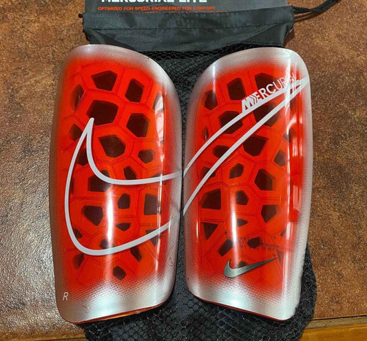 Canilleras gama alta NIKE