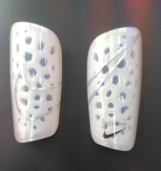 Canilleras gama alta NIKE