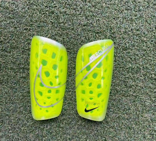 Canilleras gama alta NIKE
