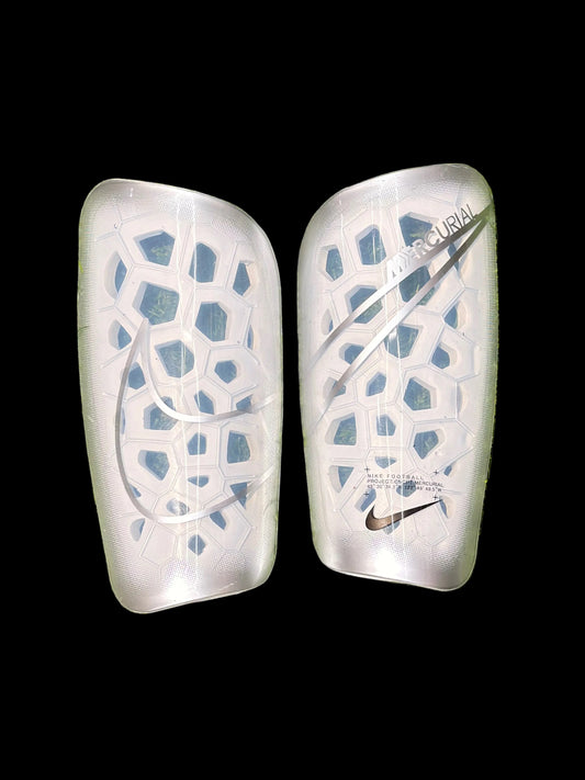 Canilleras gama alta NIKE